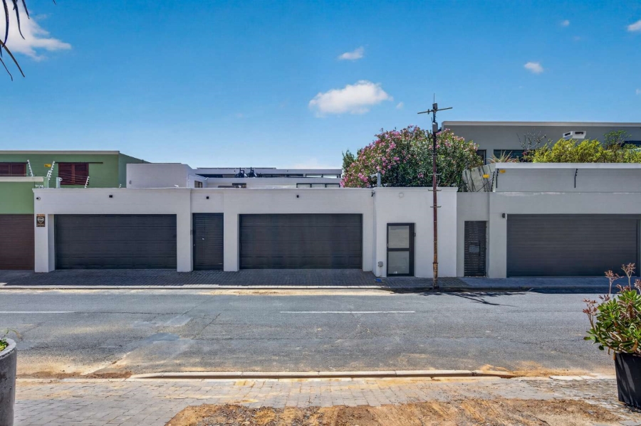 2 Bedroom Property for Sale in Green Point Western Cape
